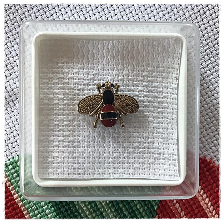 Magnetic Needle Minder Gold Bee