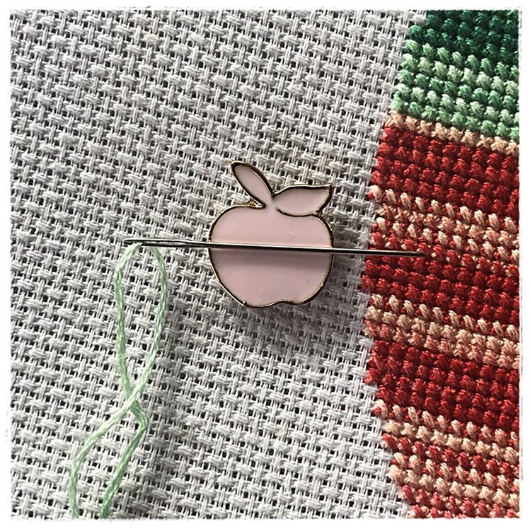 Magnetischer Nadelhalter Rosa Apfel